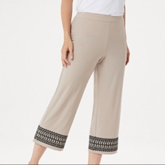 Dennis Basso Caviar Crepe Pull On Crop Pants Beige
